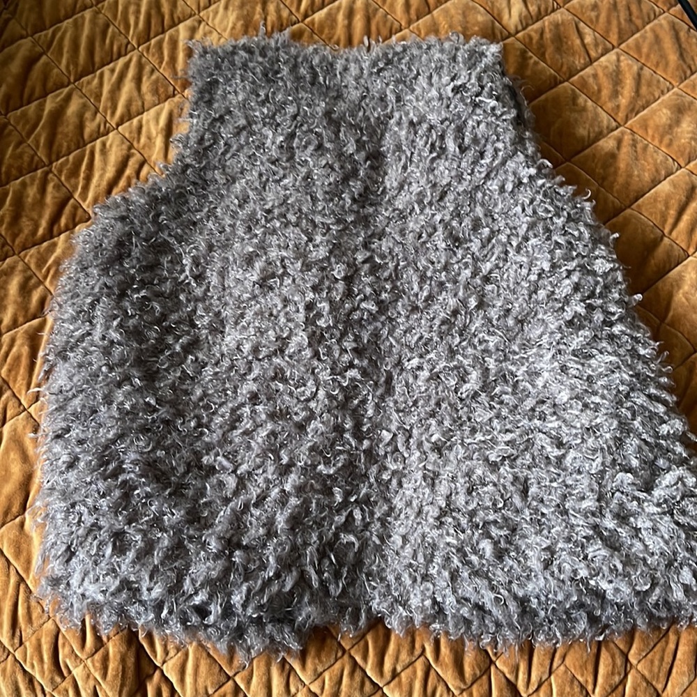 Vince Camuto Faux Fur Vest - Picture 3 of 3